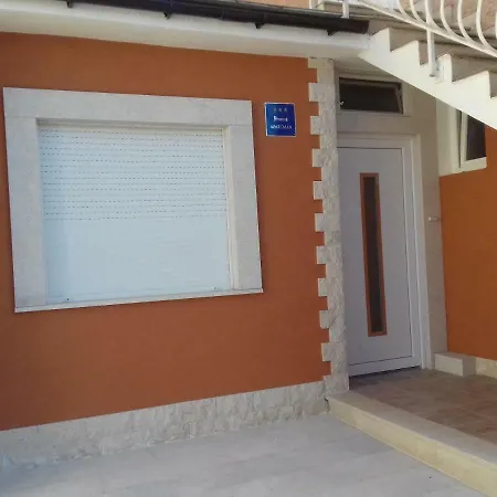 Apartman Parenzzzo Apartment