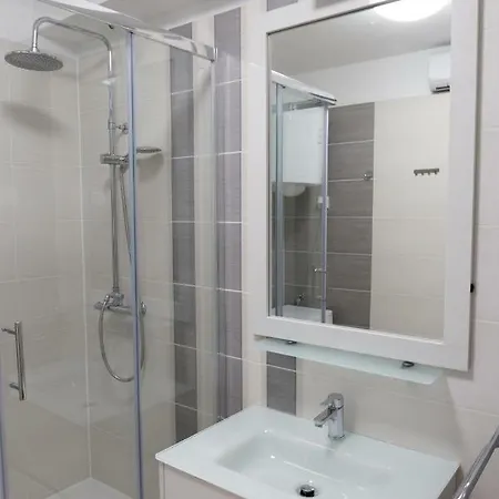 Apartman Parenzzzo Apartment